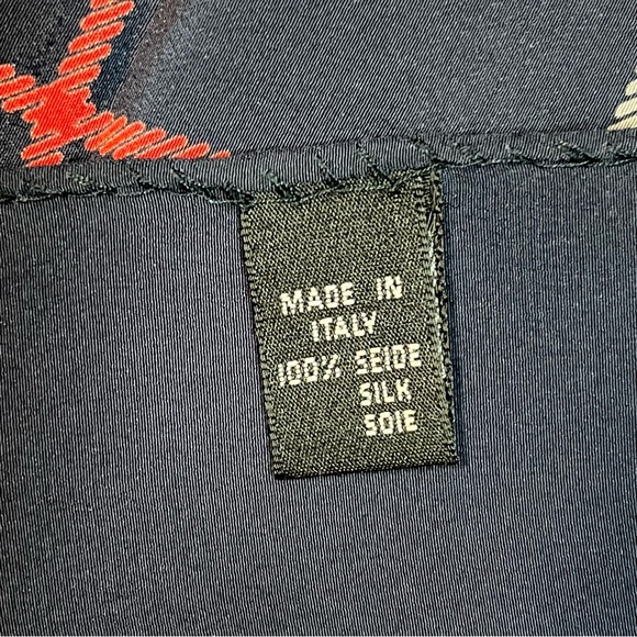 Burberry silk scarf. - Picture 6 of 7